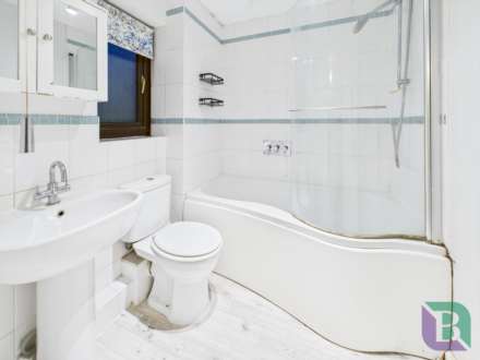 Hockliffe Brae, Walnut Tree, Image 14