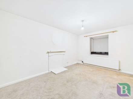 Hockliffe Brae, Walnut Tree, Image 3