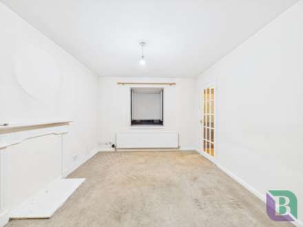 Hockliffe Brae, Walnut Tree, Image 4