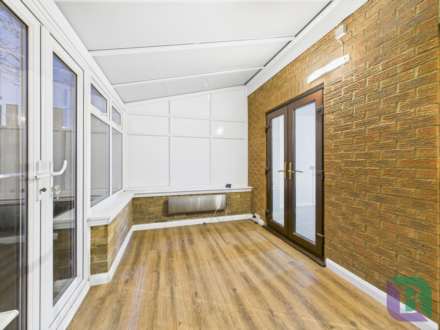 Hockliffe Brae, Walnut Tree, Image 8