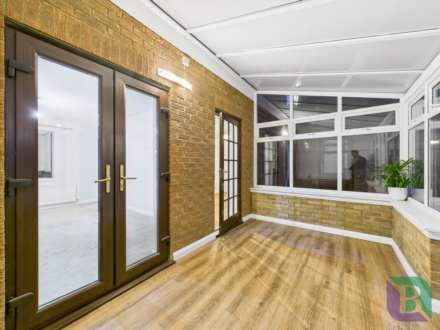 Hockliffe Brae, Walnut Tree, Image 9