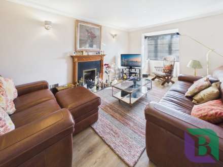 Chantry Close, Woburn Sands, Image 5