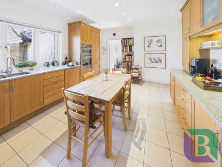 Manor Close, Salford Road, Aspley Guise, Image 16