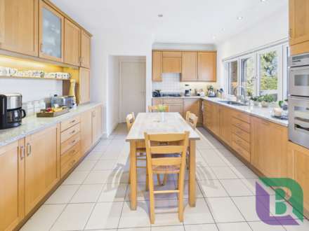 Manor Close, Salford Road, Aspley Guise, Image 4