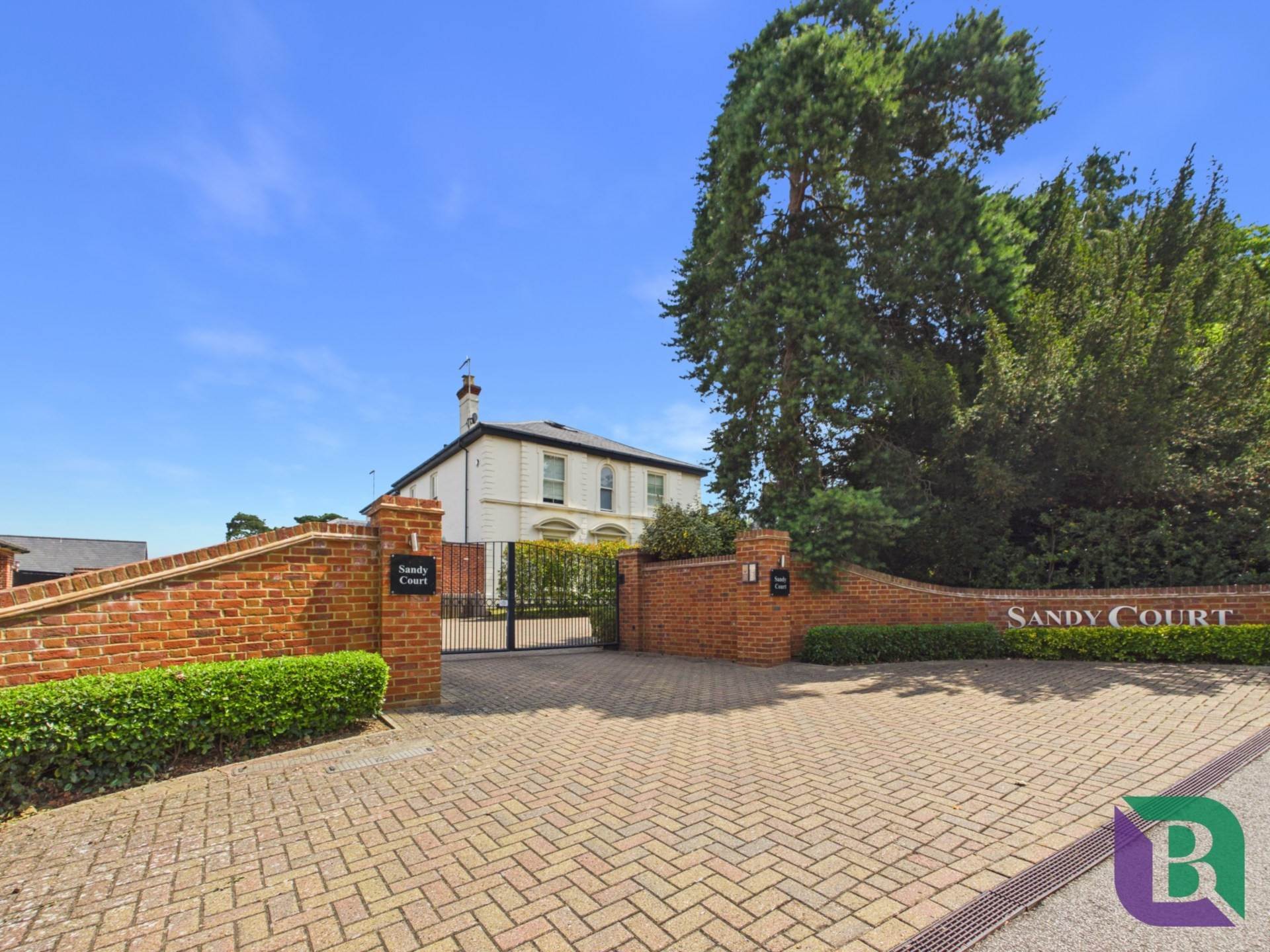 Sandy Court, Woburn Sands, Image 1