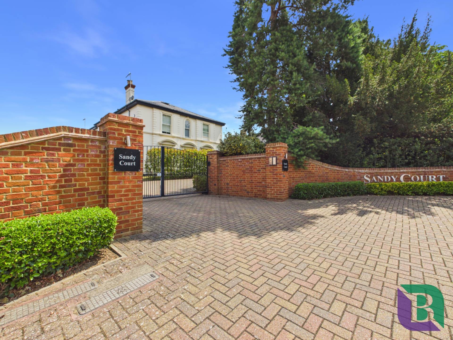 Sandy Court, Woburn Sands, Image 19