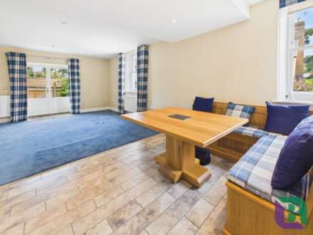 Sandy Court, Woburn Sands, Image 10