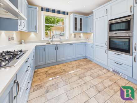 Sandy Court, Woburn Sands, Image 7