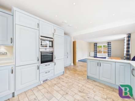 Sandy Court, Woburn Sands, Image 9