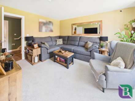 Ellynore Close, Brooklands, Image 4