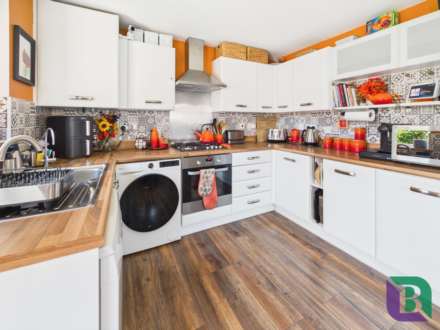 Ellynore Close, Brooklands, Image 7