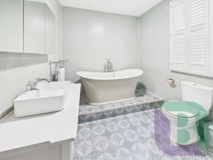 Daneswood, Aspley Heath, Image 14