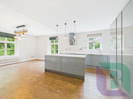 Daneswood, Aspley Heath, Image 3