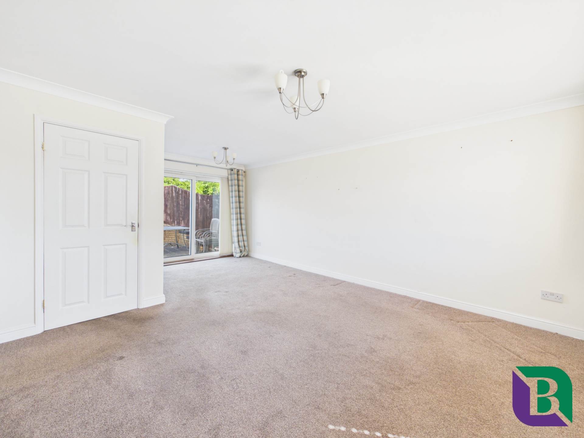 Hucklebury Close, Walnut Tree, Image 2