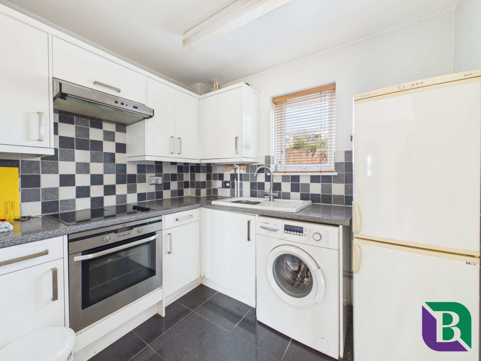 Hucklebury Close, Walnut Tree, Image 4