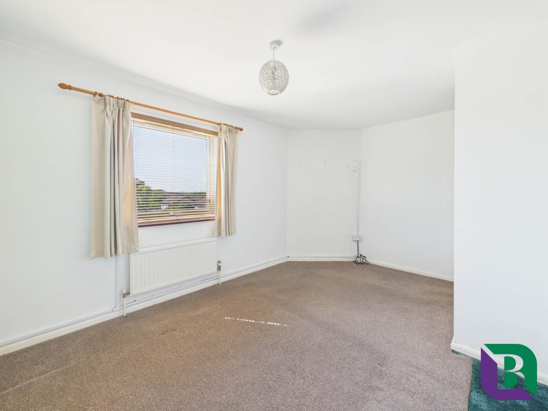 Hucklebury Close, Walnut Tree, Image 8