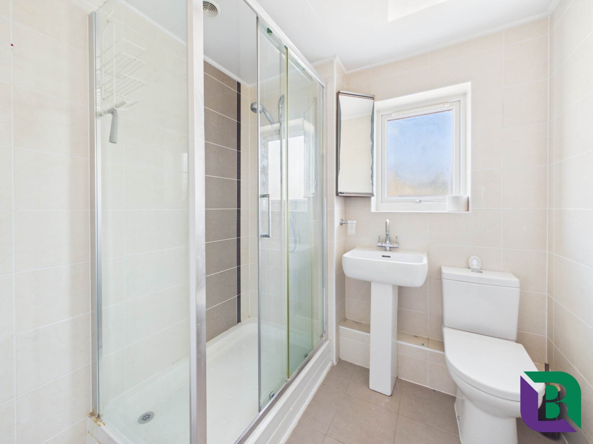 Hucklebury Close, Walnut Tree, Image 9