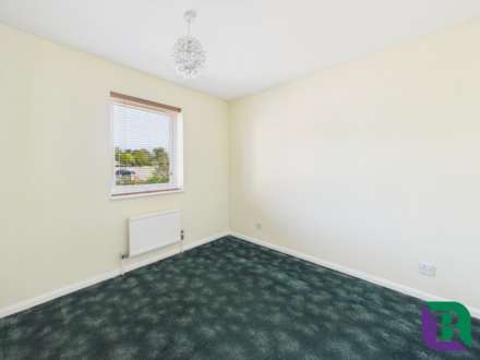 Hucklebury Close, Walnut Tree, Image 11