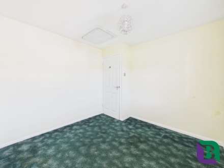Hucklebury Close, Walnut Tree, Image 12