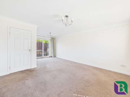 Hucklebury Close, Walnut Tree, Image 2