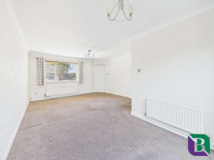 Hucklebury Close, Walnut Tree, Image 3