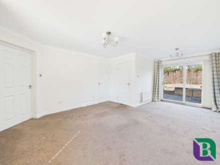 Hucklebury Close, Walnut Tree, Image 5