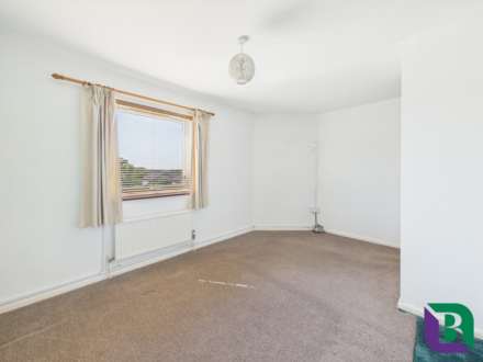 Hucklebury Close, Walnut Tree, Image 8