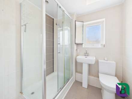 Hucklebury Close, Walnut Tree, Image 9
