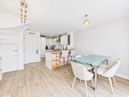 Kitchener Drive, Eaton Leys, Image 4