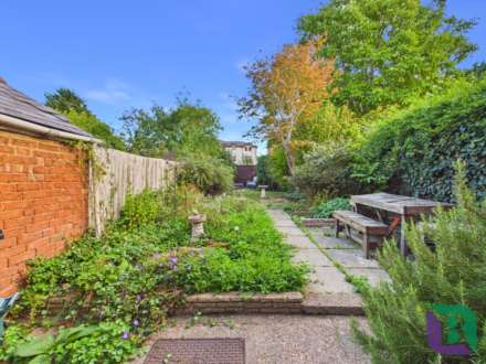 Russell Street, Woburn Sands, Image 17