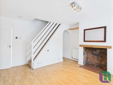 Wood Street, Woburn Sands, Image 4