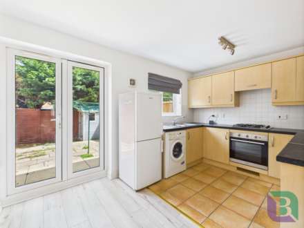 Turnpike Court, Woburn Sands, Image 4
