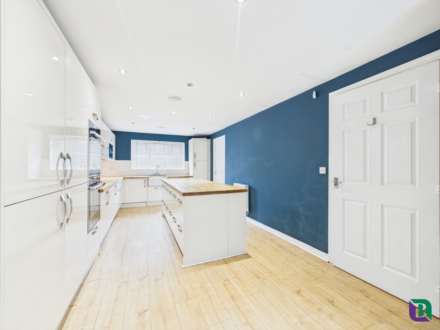 Cable Crescent, Woburn Sands, Image 5