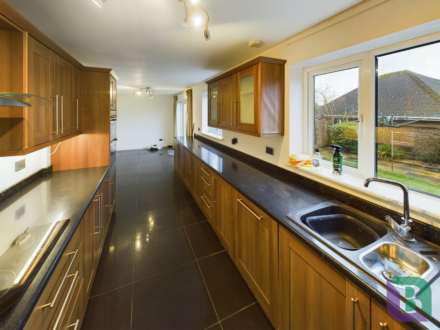 Tidbury Close, Woburn Sands, Image 4