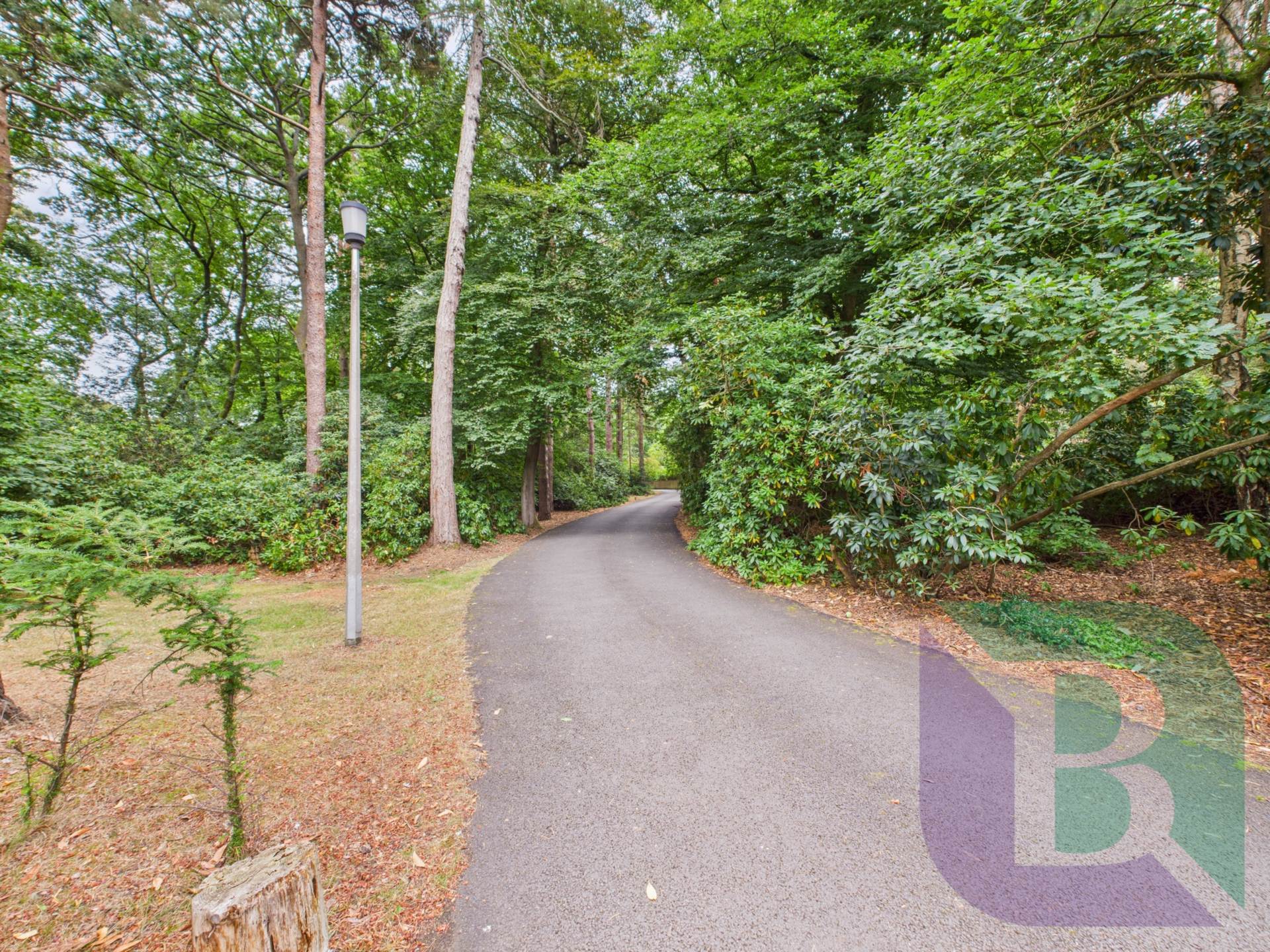 Daneswood, Aspley Heath, Image 17