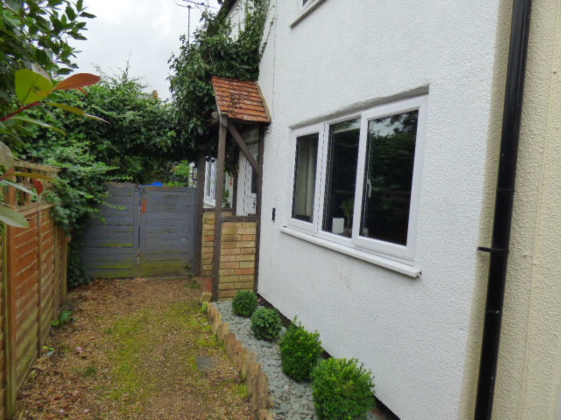 Club Cottages, Woburn Sands, Image 1