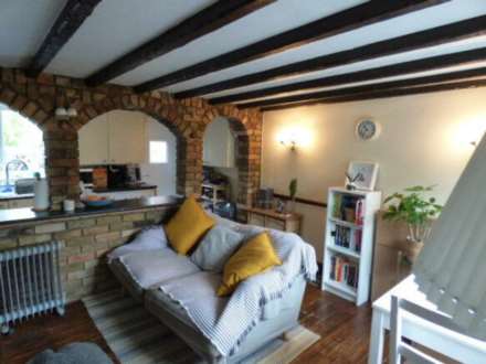 Club Cottages, Woburn Sands, Image 2