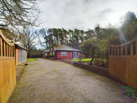 Daneswood, Heath Lane, Woburn Sands, Image 5