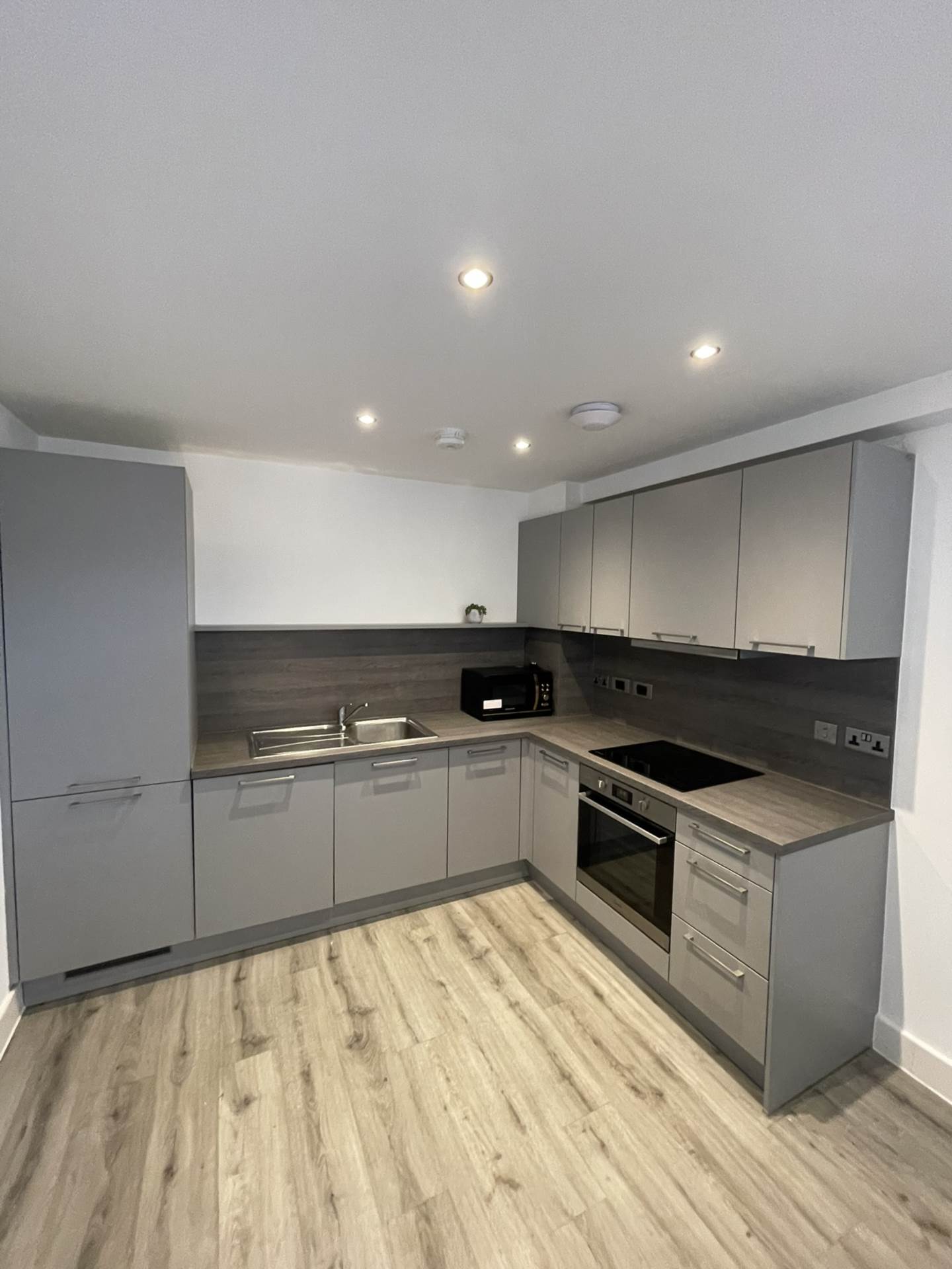 Apartment     Sheldon Court, Wagon Lane, Image 4