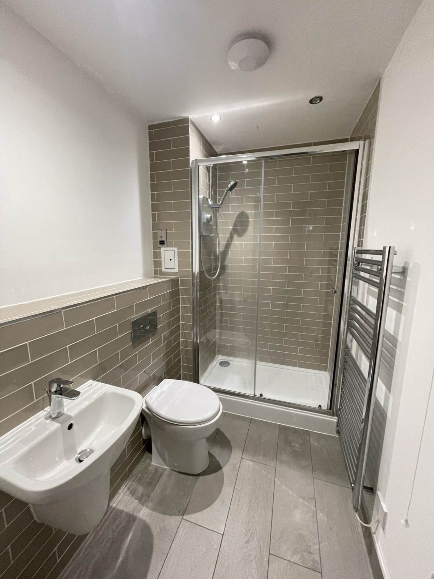 Apartment     Sheldon Court, Wagon Lane, Image 6