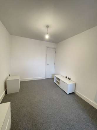 Apartment     Sheldon Court, Wagon Lane, Image 10