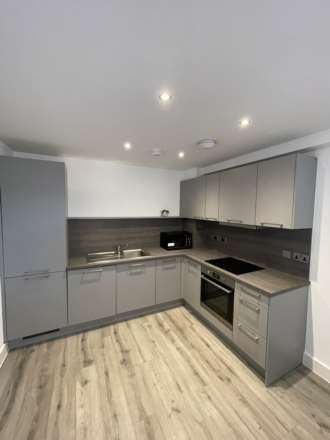 Apartment     Sheldon Court, Wagon Lane, Image 4