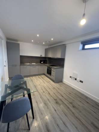 Apartment     Sheldon Court, Wagon Lane, Image 5