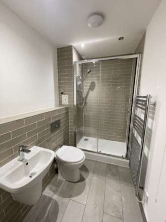 Apartment     Sheldon Court, Wagon Lane, Image 6