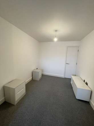 Apartment     Sheldon Court, Wagon Lane, Image 8