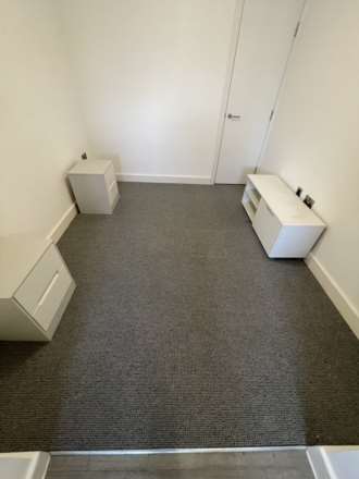 Apartment     Sheldon Court, Wagon Lane, Image 9