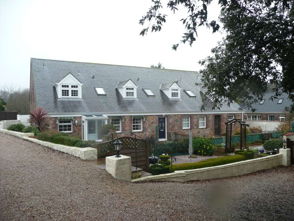 Near Hougue Bie, rural St Saviour, Image 1