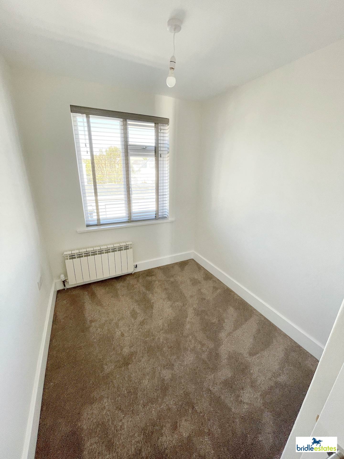 Close to St. Saviour's school - Sunshine Avenue, Image 22