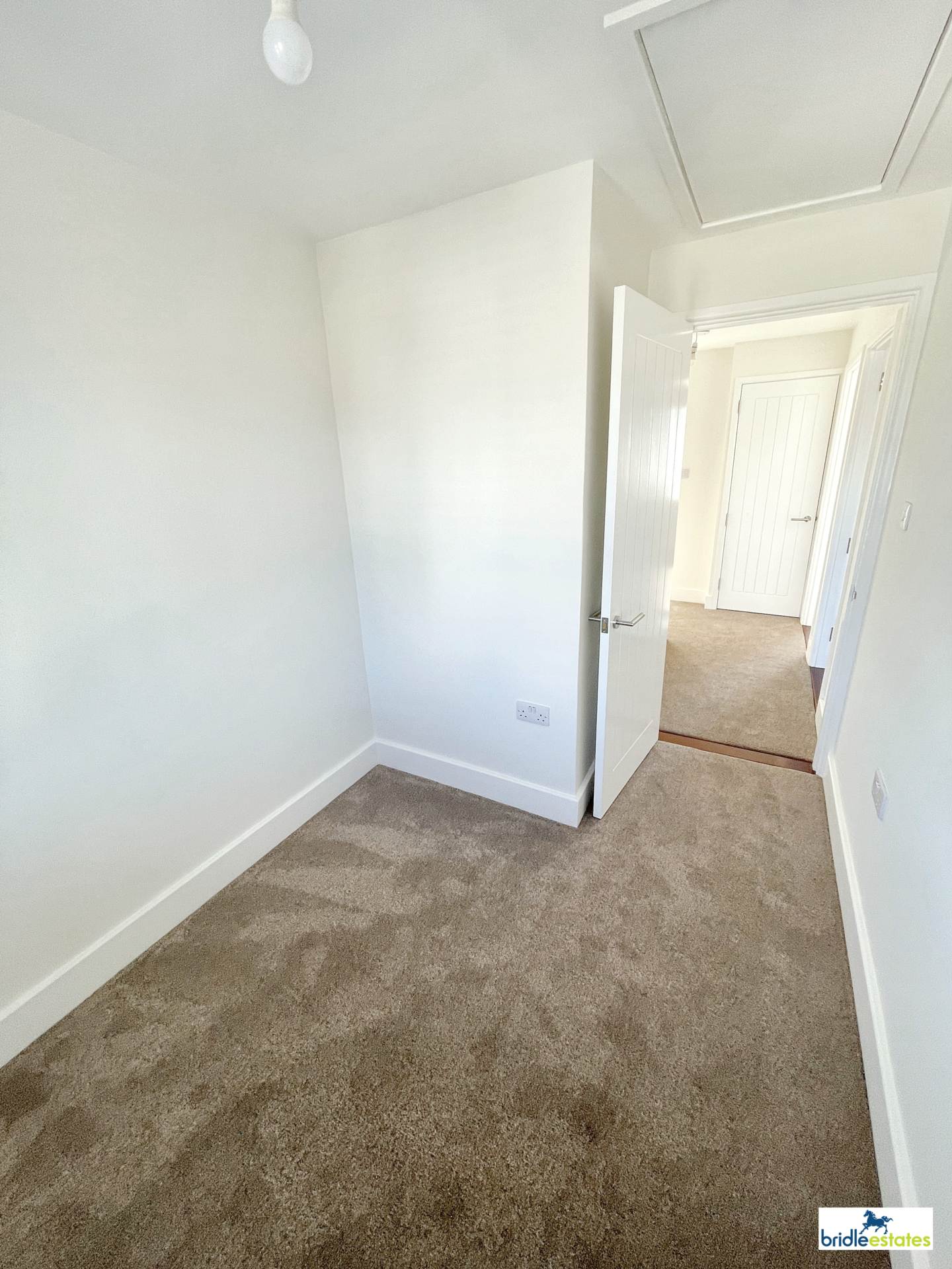 Close to St. Saviour's school - Sunshine Avenue, Image 23