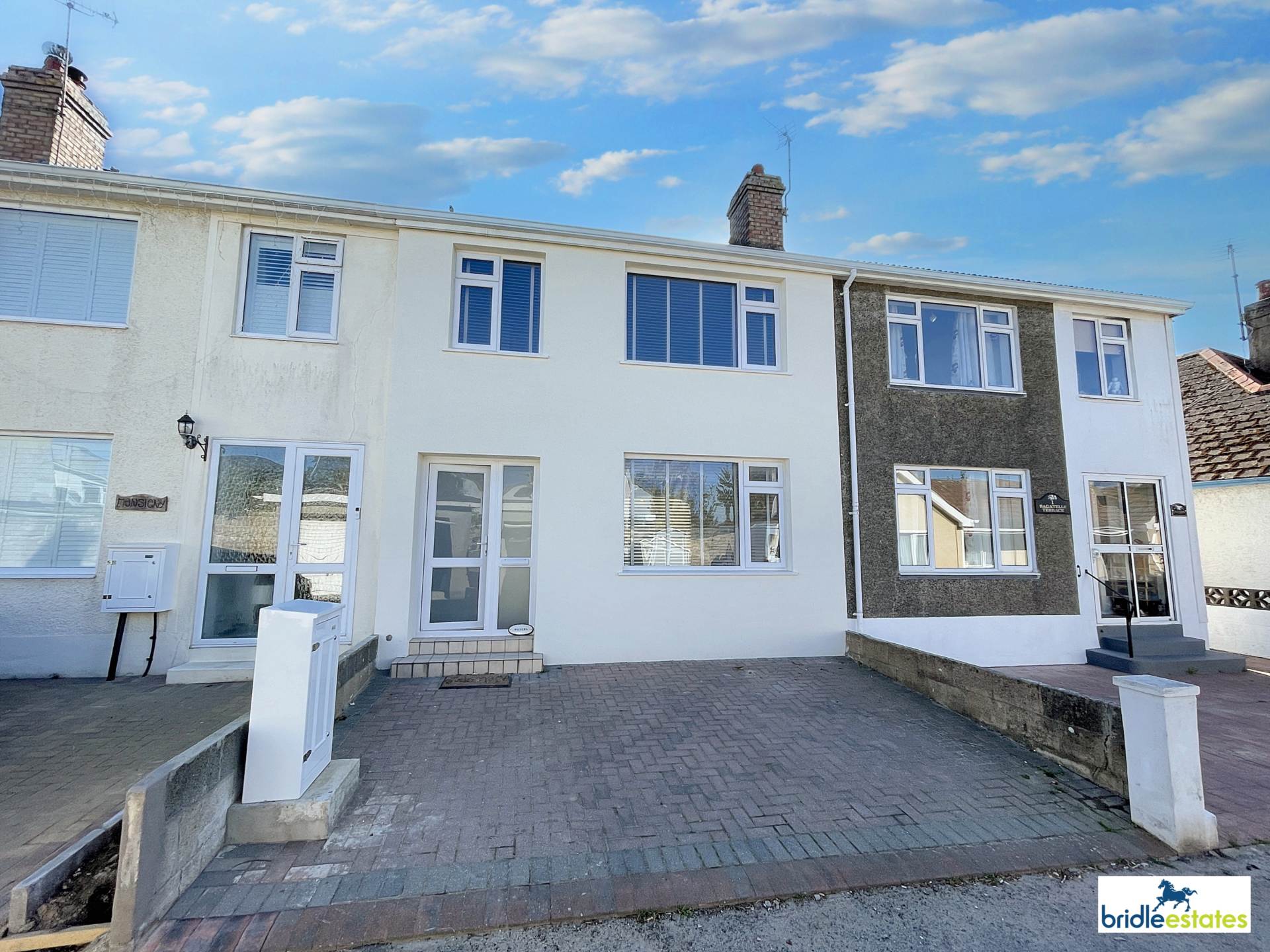 Close to St. Saviour's school - Sunshine Avenue, Image 24